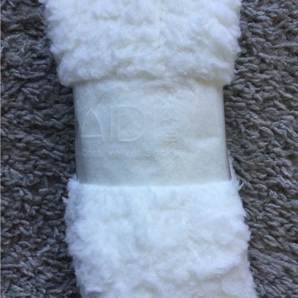 AIDI Coral Velvet Socks - Picture 8 of 8